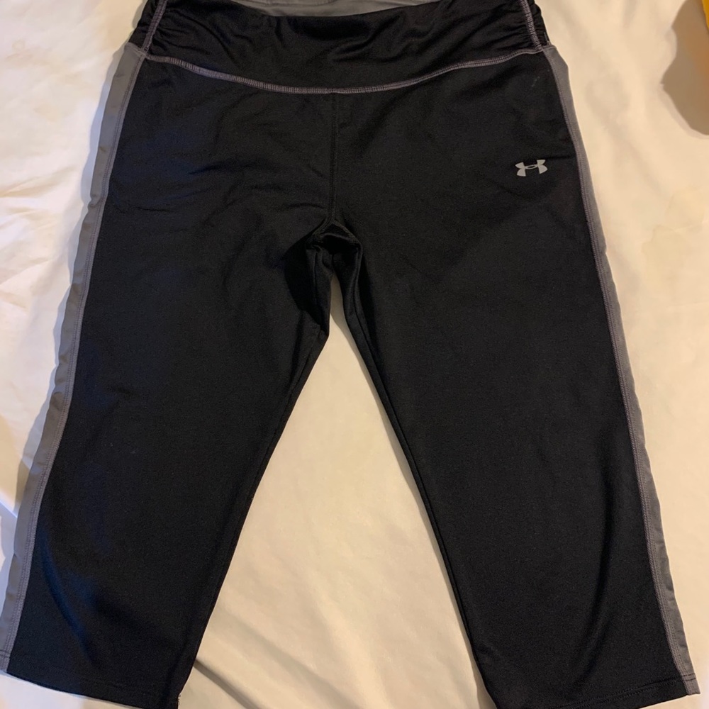 Women’s UA carpri workout pants
